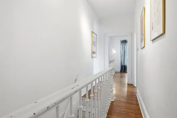98 Beaconsfield AVE #upper, Toronto C01, ON M6J 3J3