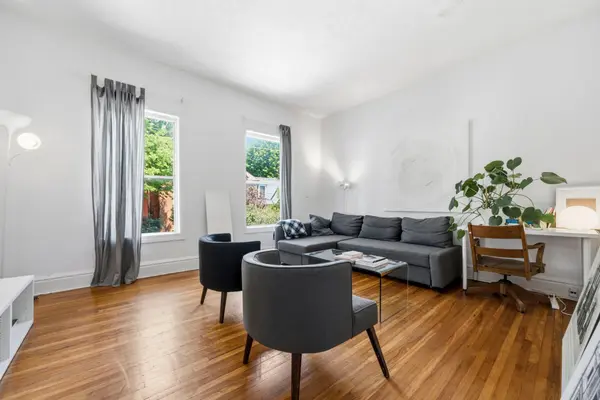 98 Beaconsfield AVE #upper, Toronto C01, ON M6J 3J3