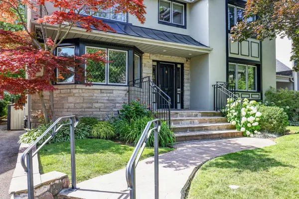 127 Strathallan BLVD, Toronto C04, ON M5N 1S9