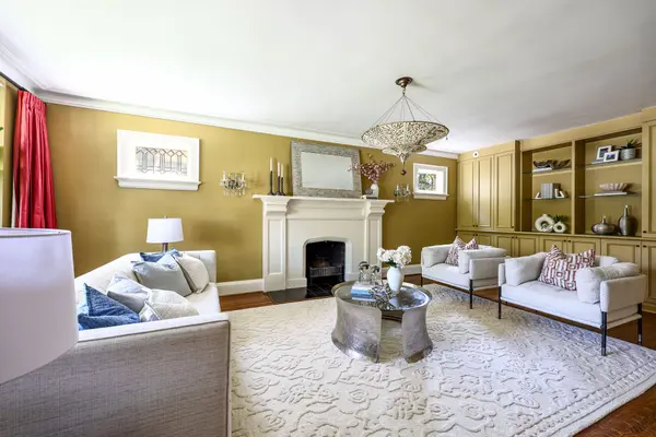 127 Strathallan BLVD, Toronto C04, ON M5N 1S9