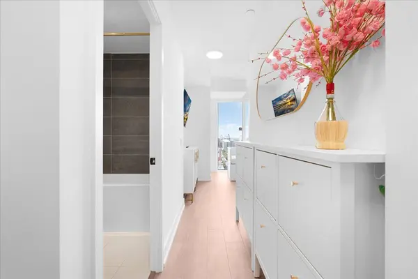 308 Jarvis ST #2710, Toronto C08, ON M5B 0E3