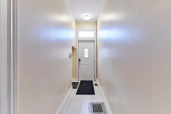 95 Wolseley ST, Toronto C01, ON M5T 1A4