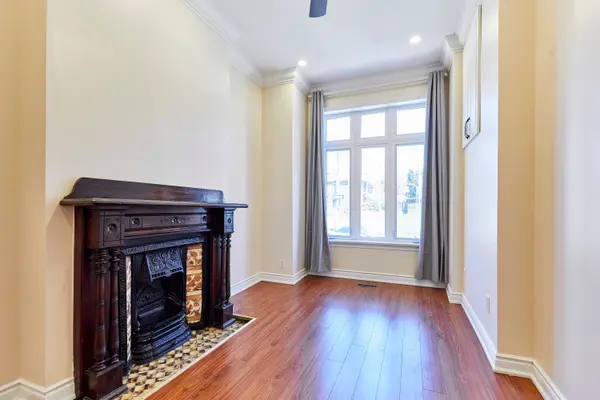 95 Wolseley ST, Toronto C01, ON M5T 1A4
