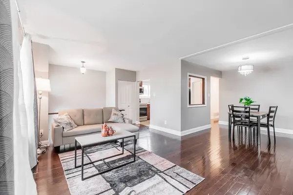 12 Murellen CRES, Toronto C13, ON M4A 2K5