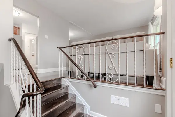 12 Murellen CRES, Toronto C13, ON M4A 2K5