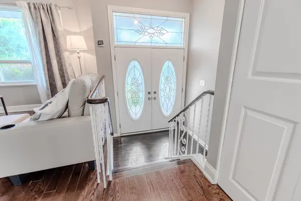 12 Murellen CRES, Toronto C13, ON M4A 2K5