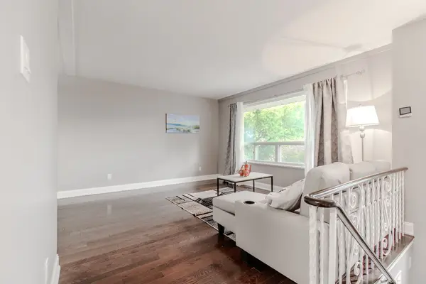 12 Murellen CRES, Toronto C13, ON M4A 2K5