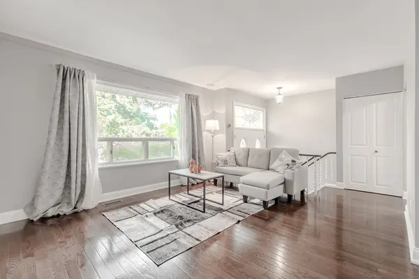 12 Murellen CRES, Toronto C13, ON M4A 2K5