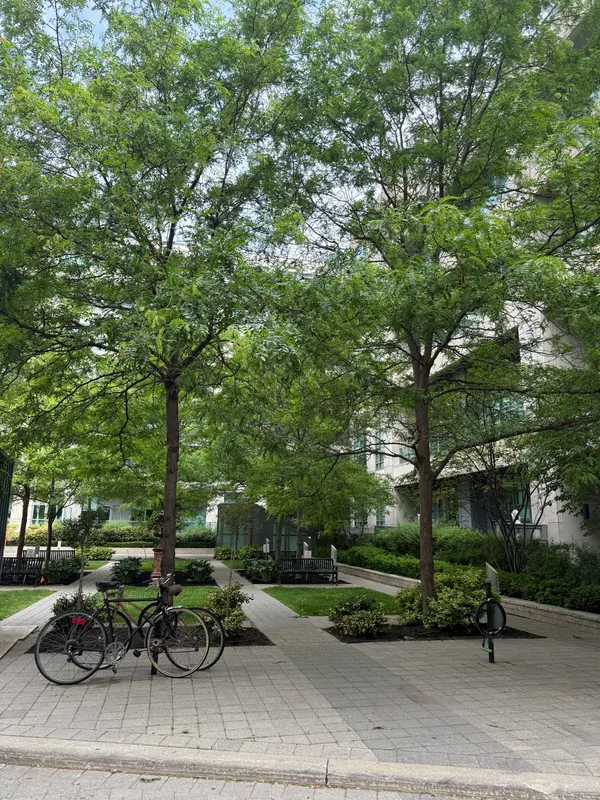 380 Macpherson AVE #313, Toronto C02, ON M4V 3E3