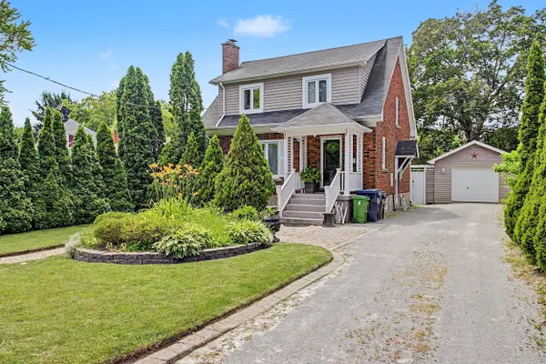 14 Squires AVE, Toronto E03, ON M4B 2R3