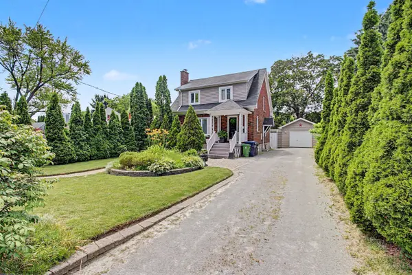 14 Squires AVE, Toronto E03, ON M4B 2R3