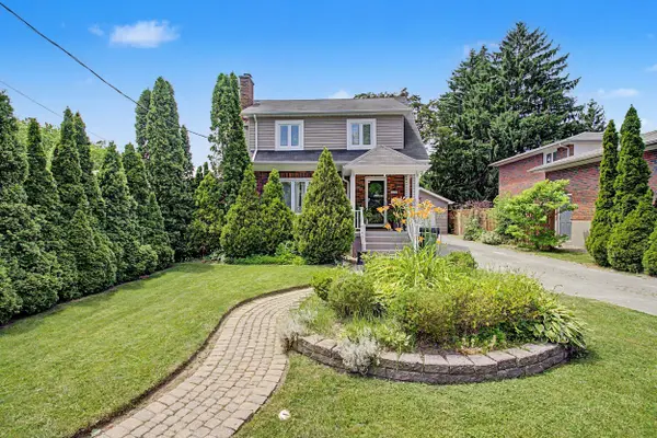 14 Squires AVE, Toronto E03, ON M4B 2R3