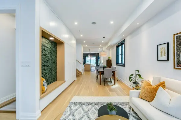 25 Herbert AVE, Toronto E02, ON M4L 3P8