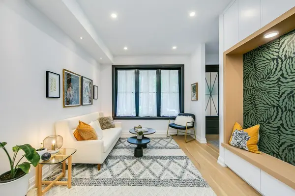 25 Herbert AVE, Toronto E02, ON M4L 3P8