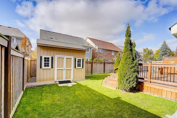 22 Northcastle CRES, Whitby, ON L1M 0H8