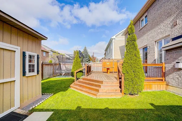 22 Northcastle CRES, Whitby, ON L1M 0H8