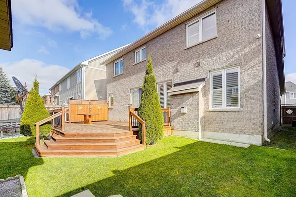 22 Northcastle CRES, Whitby, ON L1M 0H8