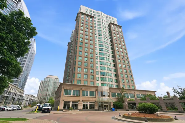8 Lee Centre DR #913, Toronto E09, ON M1H 3H8