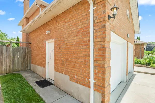 35 William Stephenson DR, Whitby, ON L1N 8J5