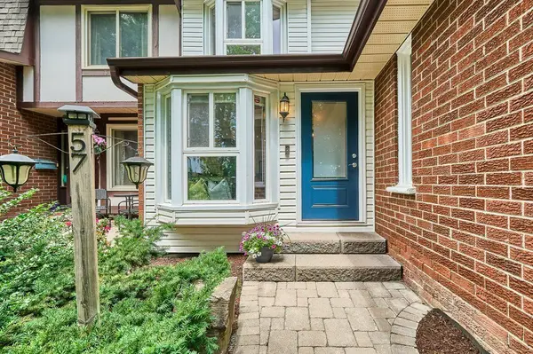 57 Renfield CRES, Whitby, ON L1P 1B2