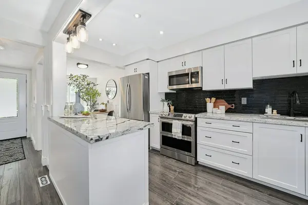 57 Renfield CRES, Whitby, ON L1P 1B2