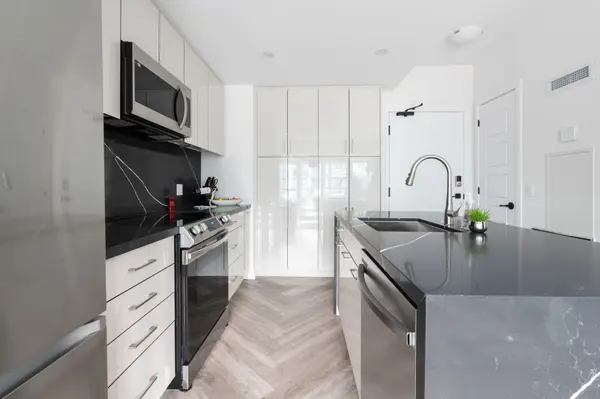 415 Sea Ray AVE #219, Innisfil, ON L9S 0R5