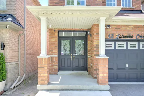 42 Laramie CRES, Vaughan, ON L6A 0P8