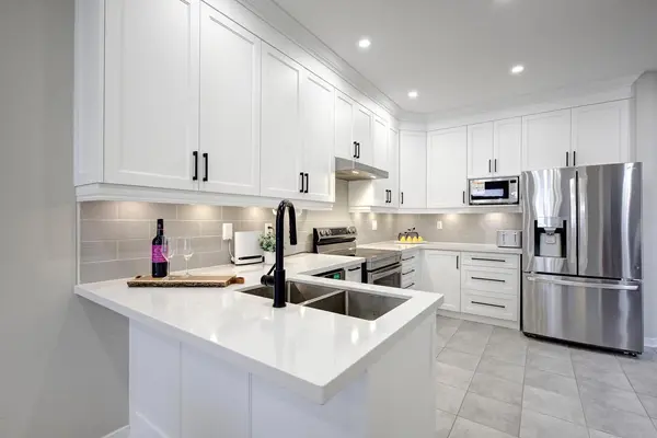 42 Laramie CRES, Vaughan, ON L6A 0P8