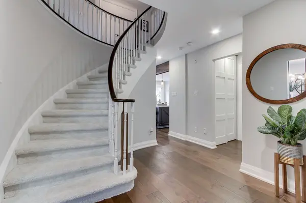 111 Peevers CRES, Newmarket, ON L3Y 7T2
