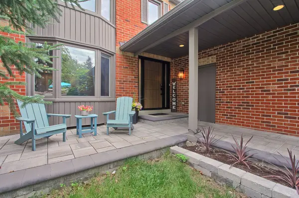 111 Peevers CRES, Newmarket, ON L3Y 7T2