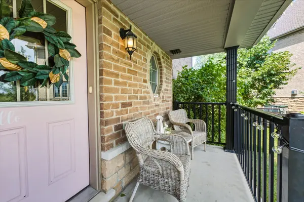 7 Vita Stephanie CT, Georgina, ON L0E 1R0