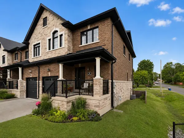 18 Charmuse LN, East Gwillimbury, ON L9N 0N7