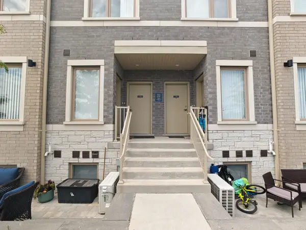 130 Honeycrisp CRES #318, Vaughan, ON L4K 0N7