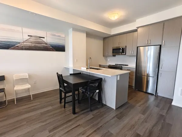 130 Honeycrisp CRES #318, Vaughan, ON L4K 0N7