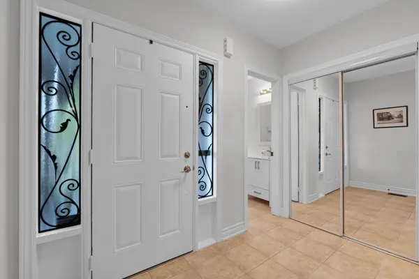 320 Dowson LOOP, Newmarket, ON L3X 3G2