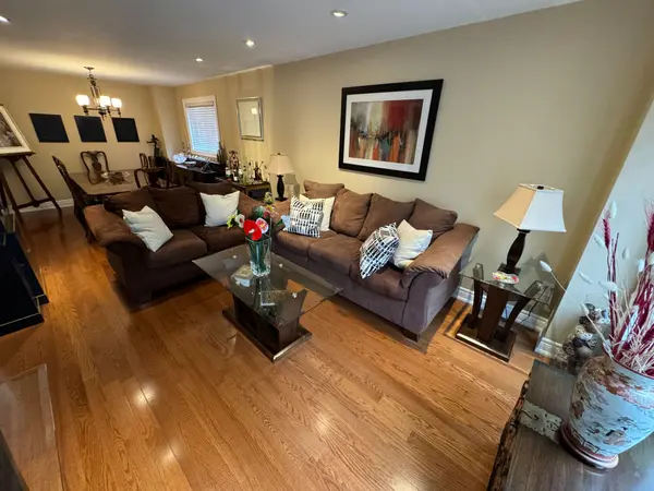 148 Mountbatten RD, Vaughan, ON L4J 7W2
