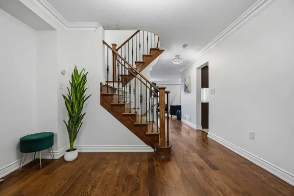 56 Hirst AVE, Georgina, ON L4P 4E5