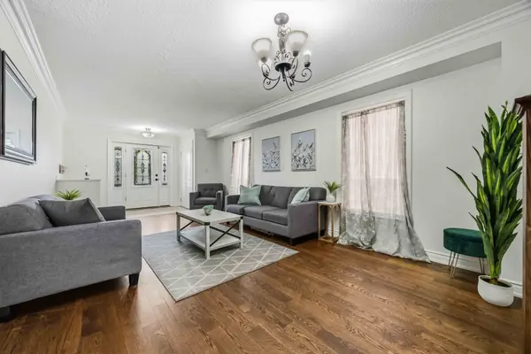 56 Hirst AVE, Georgina, ON L4P 4E5