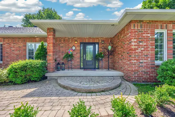 7 Maplehyrn AVE, East Gwillimbury, ON L0G 1V0