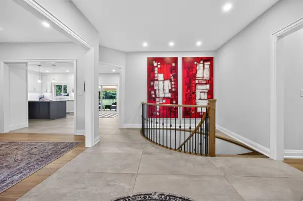 7 Maplehyrn AVE, East Gwillimbury, ON L0G 1V0