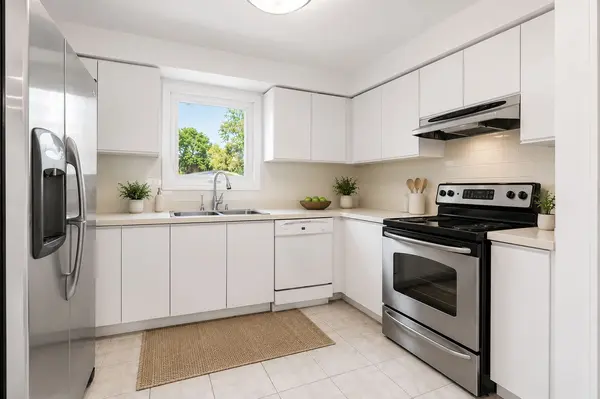 98 Rosedale Heights DR, Vaughan, ON L4J 4V7