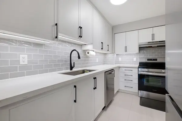 32 Church ST #305, King, ON L0G 1T0