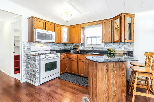 6 Pacific AVE, Wasaga Beach, ON L9Z 3A8