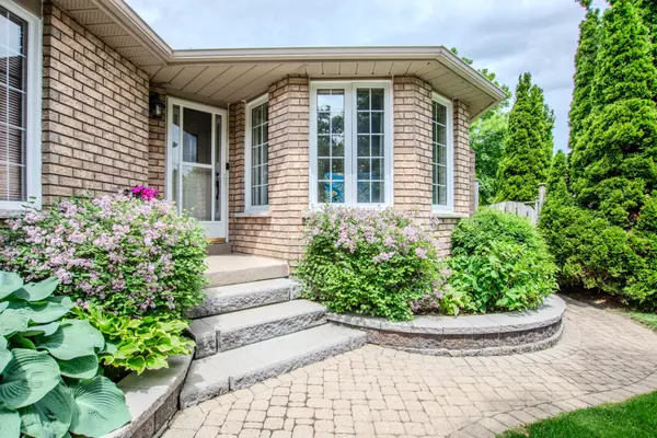 20 McVeigh DR, Barrie, ON L4N 7E2