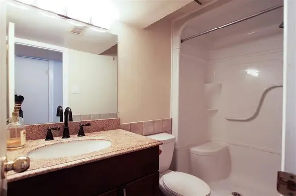 115 COLLIER ST #Lower level, Barrie, ON L4M 1H2