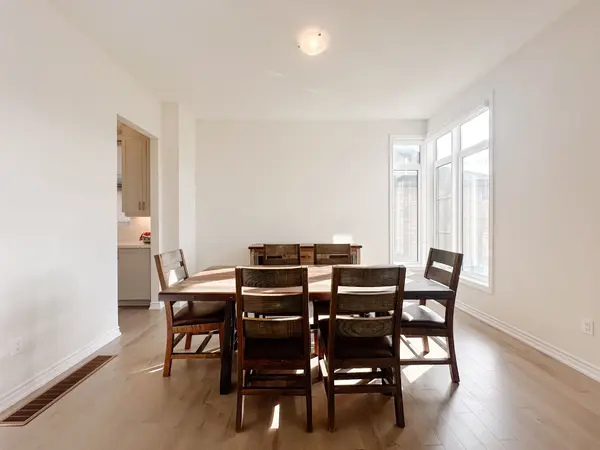 33 Del Ray CRES, Wasaga Beach, ON L9Z 0N7