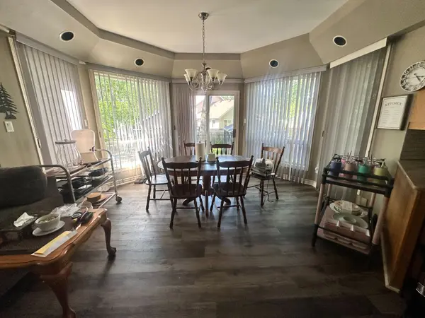32 1st LN, Wasaga Beach, ON L9Z 2G3