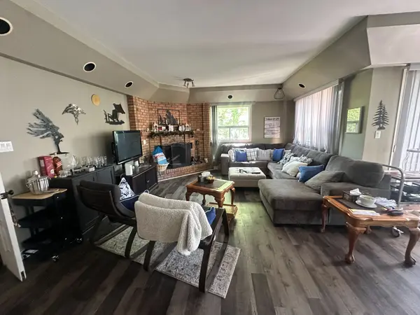 32 1st LN, Wasaga Beach, ON L9Z 2G3