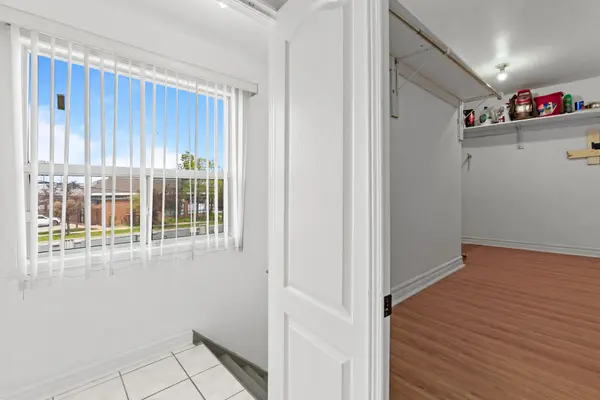 2922 Islington AVE #3, Toronto W05, ON M9L 2K4
