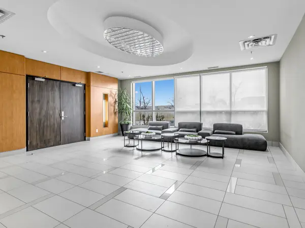 840 QUEENS PLATE DR #1705, Toronto W10, ON M9W 0E7